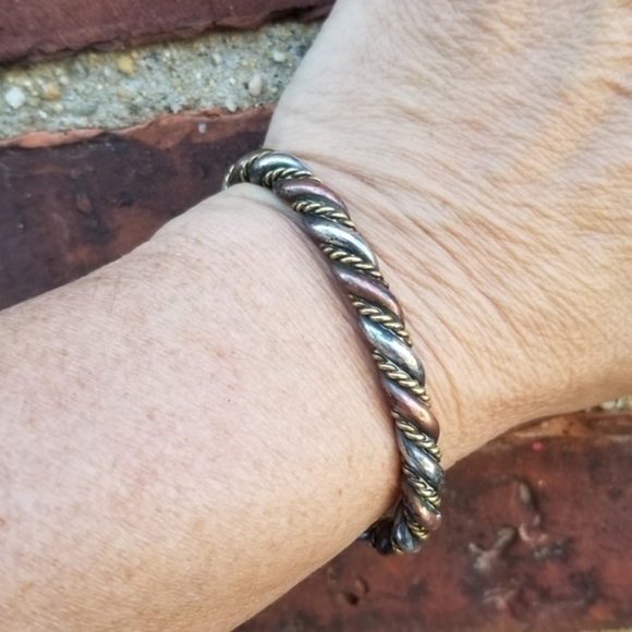 Vintage tri color open bangle bracelet - Picture 7 of 9